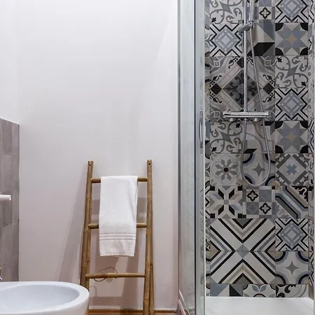 Nuovissimo Per 4 Ospiti + Wi-fi * トリエステ